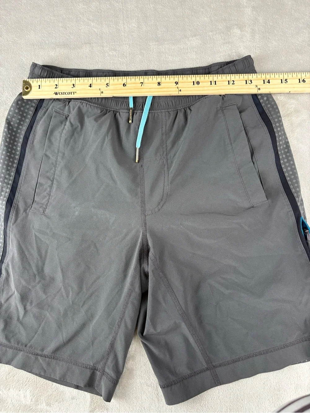 Lululemon Mens Athletic Shorts Gray Training Gym 7” Inseam Assumed Small